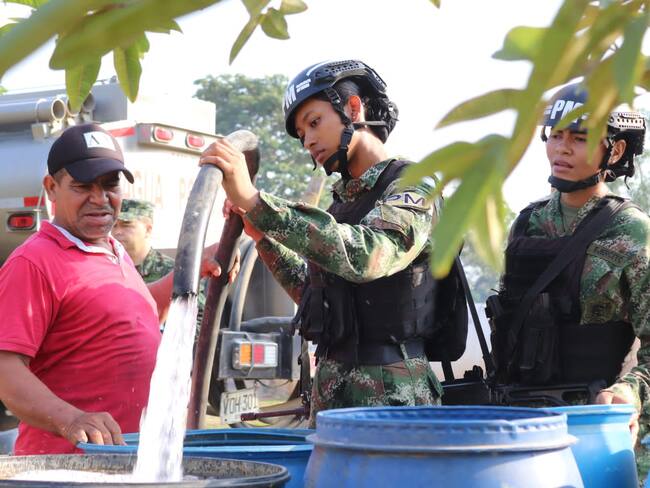 Ejército suministró más de 150.000 litros de agua a comunidades de Córdoba y Antioquia. Foto: prensa Ejército Nacional.