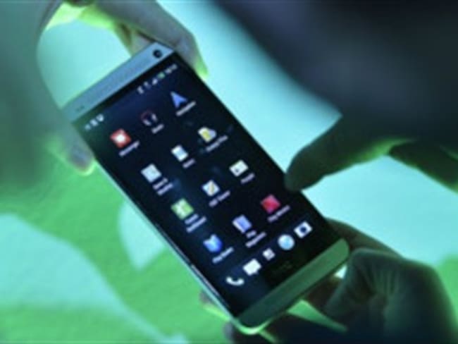 La variedad de empresas que producen teléfonos Android también ha provocado una clic fragmentación del sistema operativo. Foto: BBC Mundo