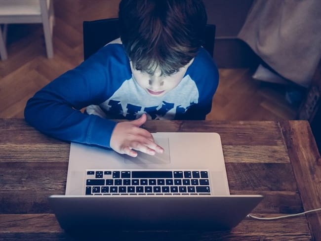 ¿Cómo monitorear lo que los menores hacen en internet durante la cuarentena?