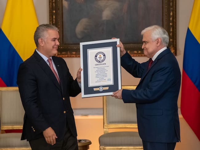 Jorge Barón recibió Récord Guinness por su trayectoria. Foto: Presidencia