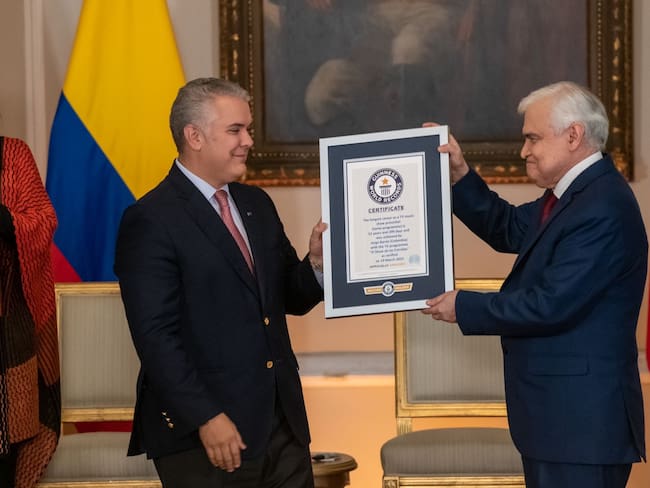 Jorge Barón recibió Récord Guinness por su trayectoria. Foto: Presidencia