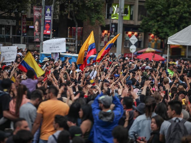 Personas durante el paro nacional y las protestas contra el gobierno del presidente Iván Duque en Bogotá, Colombia el 8 de diciembre de 2019. Foto de Juancho Torres/Agencia Anadolu vía Getty Images.