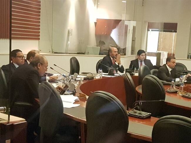 Cara a cara entre Musa Besaile, Leonidas Bustos y Francisco Ricaurte en la Comisión de Acusaciones. Foto: Lucas Pombo (W Radio)