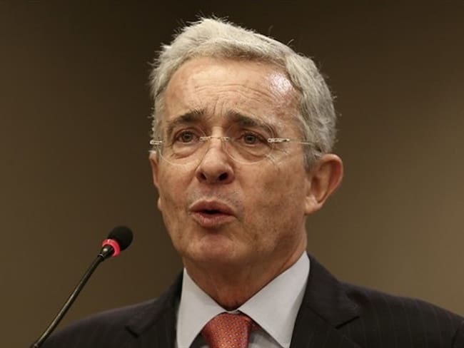 Álvaro Uribe ya entregó su carta de renuncia al presidente del Congreso. Foto: Colprensa