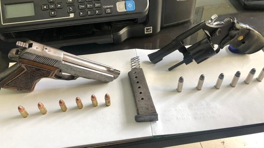 En los últimos días se incautaron cuatro armas de fuego, tres originales y una artesanal, todas con munición. Foto: Policía Nacional