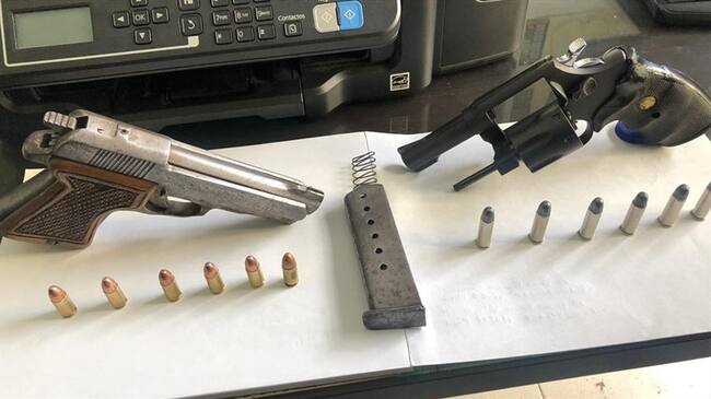 En los últimos días se incautaron cuatro armas de fuego, tres originales y una artesanal, todas con munición. Foto: Policía Nacional