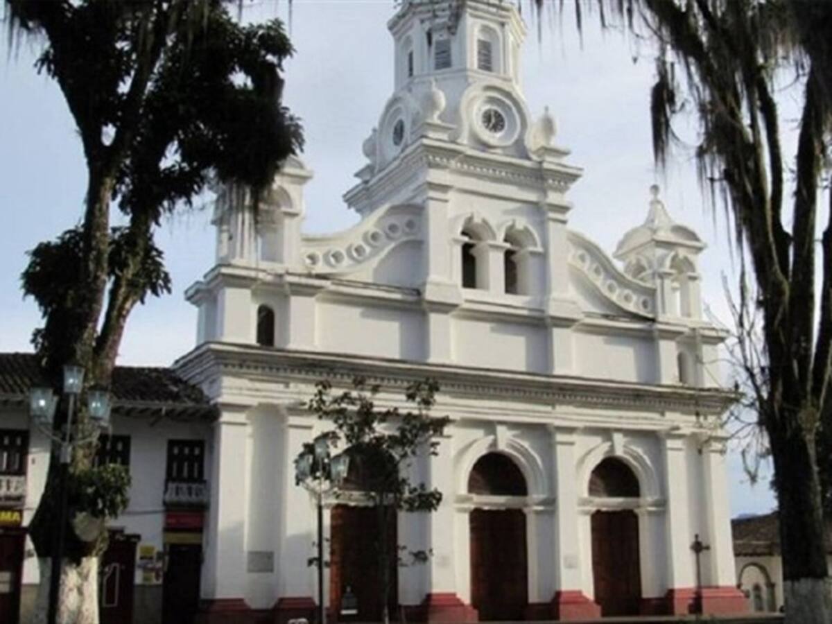 Una persona muerta y cuatro más heridas dejó la caída de un rayo en Salamina, Caldas