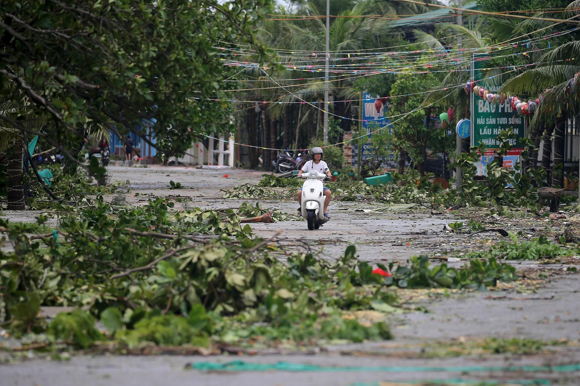 A nueve subió el número de muertos por el impacto del tifón Kajiki en Vietnam y Tailandia. EFE/EPA/LUONG THAI LINH