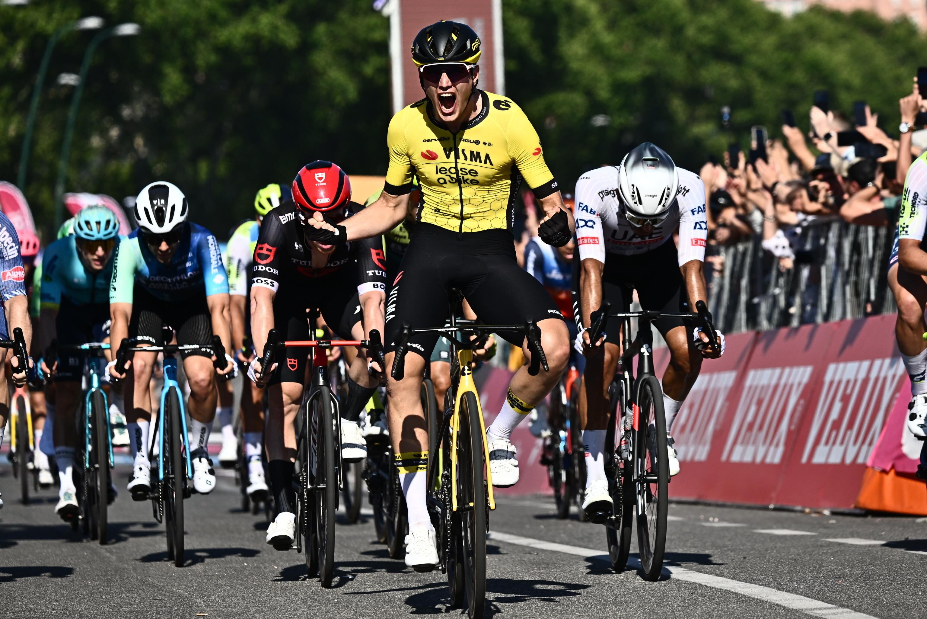 Naples (Italy), 12/05/2024.- Dutch rider Olav Kooij of Team Visma Lease a Bike celebrates after crossing the finish line to win the 9th stage of the 107th 2024 Giro d'Italia cycling race over 214 km from Avezzano to Naples, Italy, 12 May 2024. (Ciclismo, Italia, Nápoles) EFE/EPA/LUCA ZENNARO