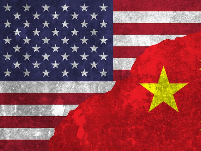 Banderas de China y Estados Unidos. Foto: Getty Images.