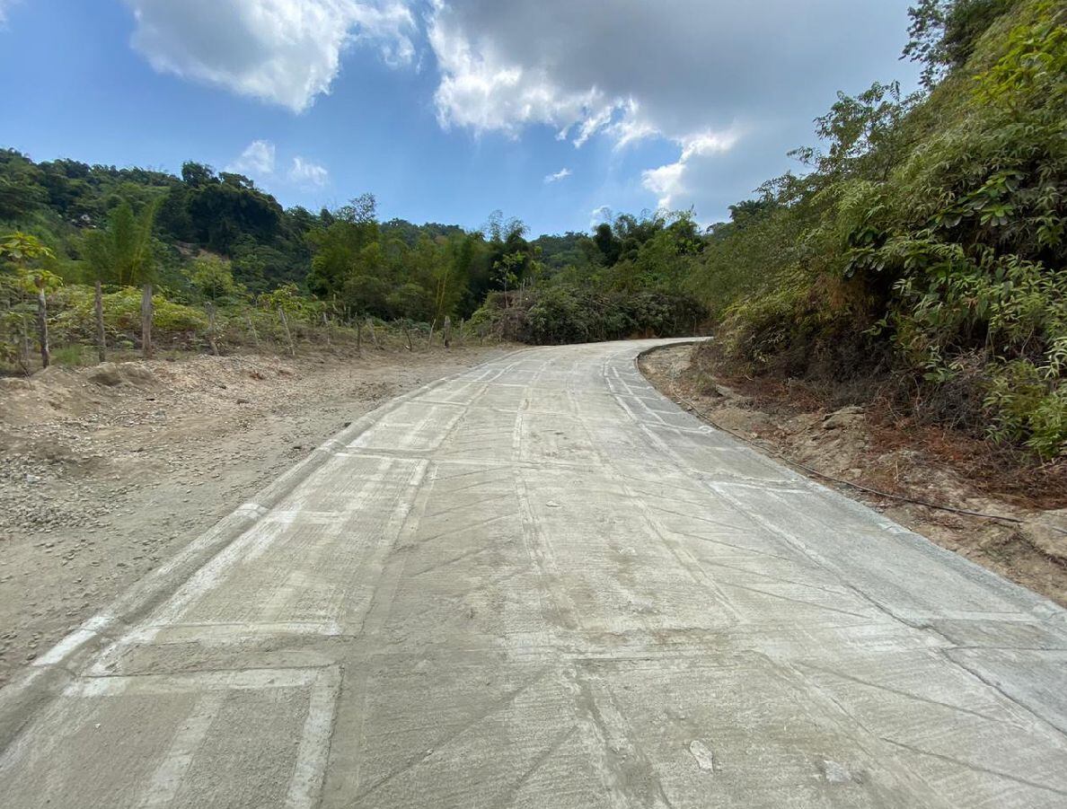 construcción de las vías hacia Minca y La Tagua/ Roger Urieles