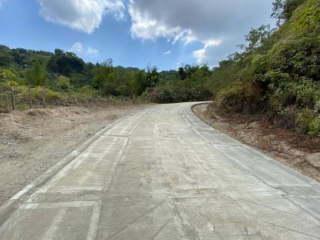 construcción de las vías hacia Minca y La Tagua/ Roger Urieles