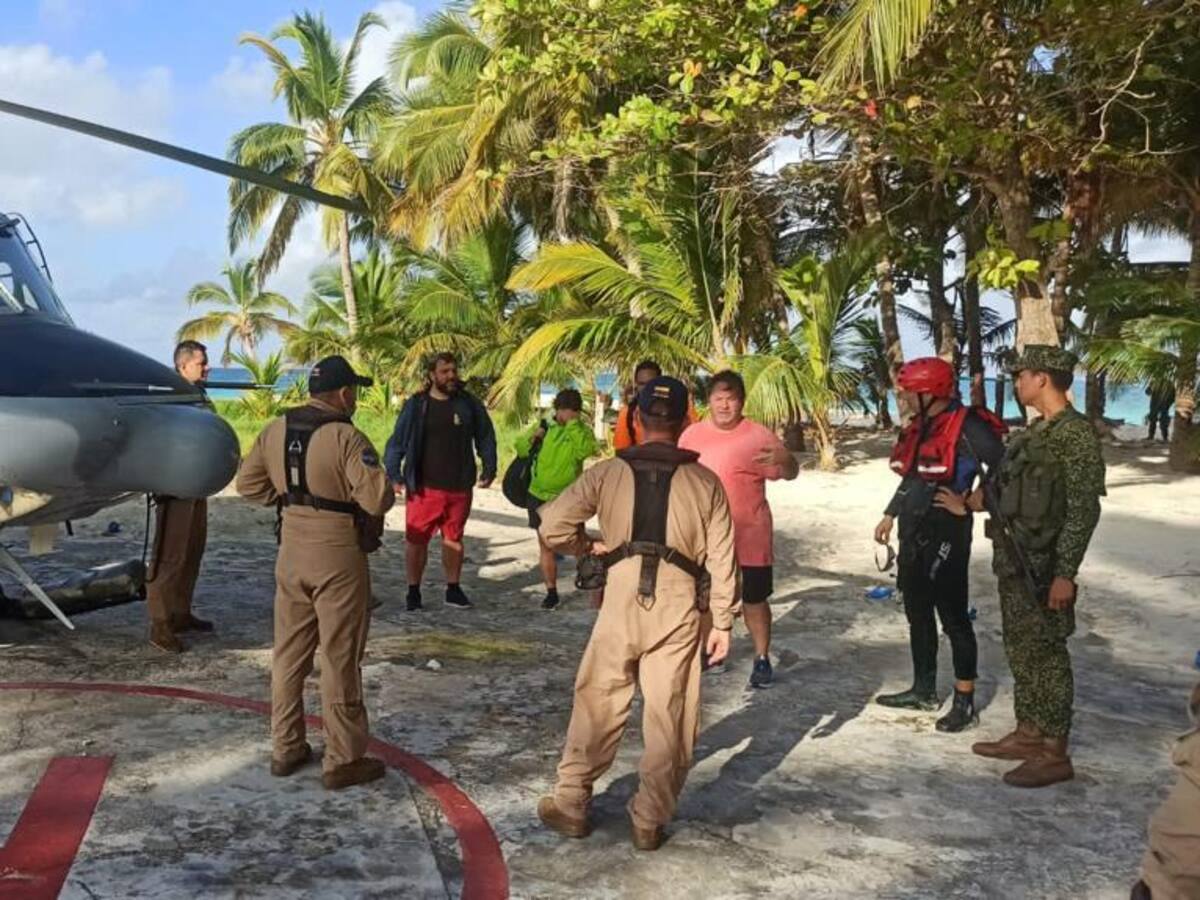 Rescatan a 4 extranjeros varados en aguas de San Andrés