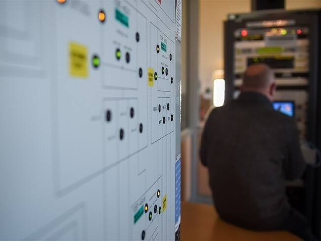 La Fiscalía adelantó diligencias de allanamiento y registro a las sedes de nueve emisoras en Cali que no contaban con el permiso de funcionamiento. Foto: Getty Images