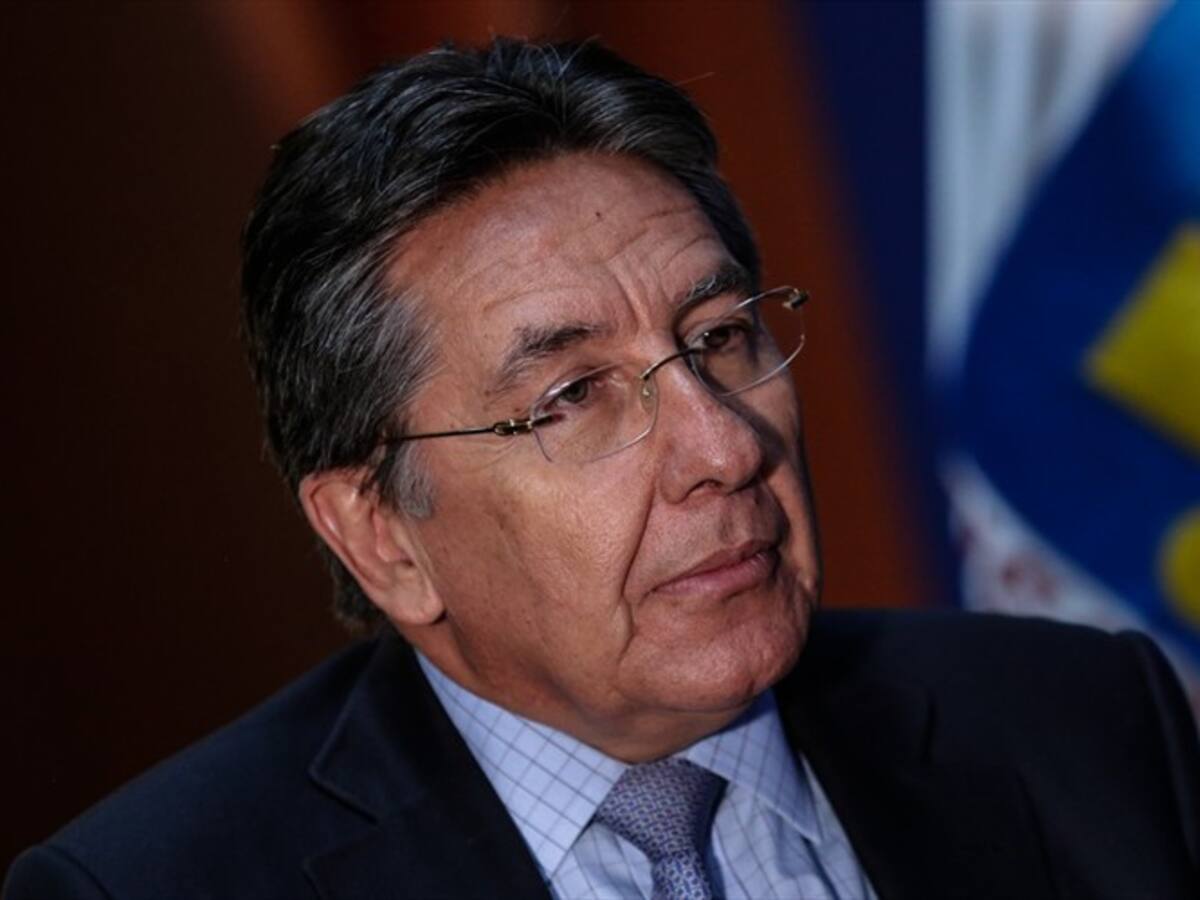 Nos debe muchísimas respuestas Néstor Humberto Martínez: María Jimena Duzán