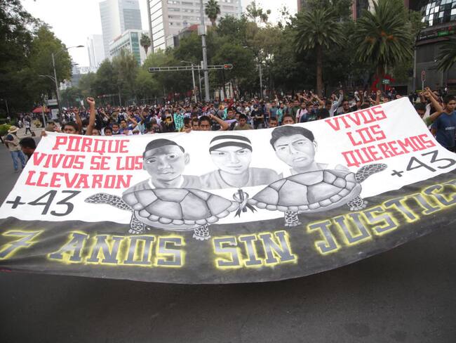 El 26 de septiembre de 2014, los estudiantes de la escuela para maestros rurales de Ayotzinapa desaparecieron cuando se dirigían a Ciudad de México. Foto: Ismael Rosas / Eyepix Group/Future Publishing via Getty Images