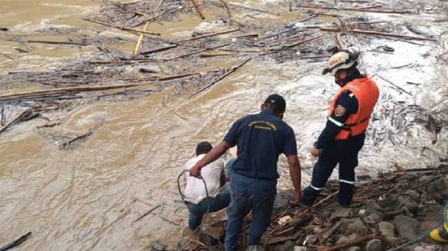 Hallan otro cuerpo sin vida, cerca a Caldas. Crédito: Bomberos Irra, Risaralda.