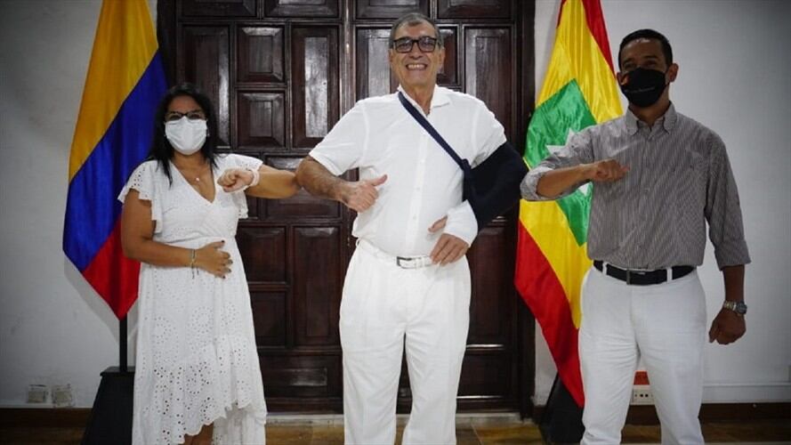 Diana Martínez, nueva asesora de Despacho y Adelfo Doria, nuevo secretario General del Distrito, junto al alcalde William Dau. Foto: Cortesía Alcaldía de Cartagena