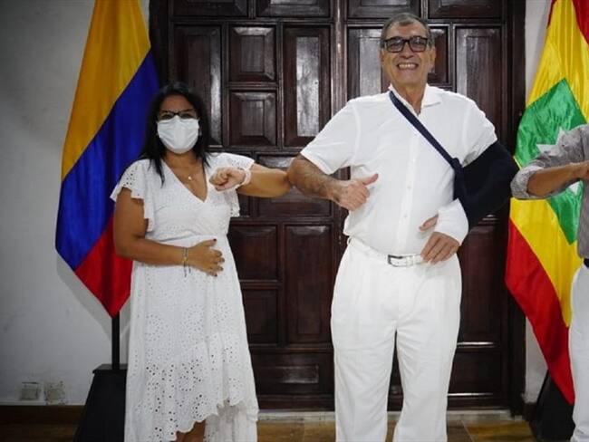 Diana Martínez, nueva asesora de Despacho y Adelfo Doria, nuevo secretario General del Distrito, junto al alcalde William Dau. Foto: Cortesía Alcaldía de Cartagena
