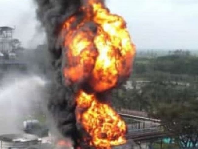 Las llamas destruyeron la torre de enfriamiento ubicada en la zona . Foto: Cortesía