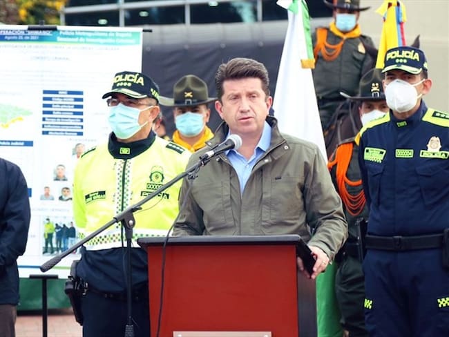 El ministro de Defensa y el director de la Policía explicaron que esta disminución se dio gracias a la activación de los 1.500 policías para recuperar la seguridad de Bogotá.. Foto: Twitter: @DirectorPolicia