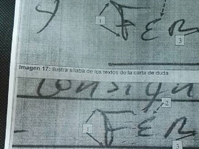Exámenes grafológicos a la carta encontrada junto al cuerpo del vigilante Fernando Merchán. Foto: Laura Palomino - W Radio