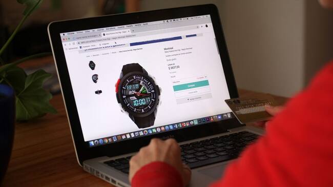 Contrario a lo que ocurrió en los días sin IVA del año pasado, en la jornada de este 28 de octubre no se han presentado tantas filas virtuales. Foto: Getty Images / CAROL SMILJAN