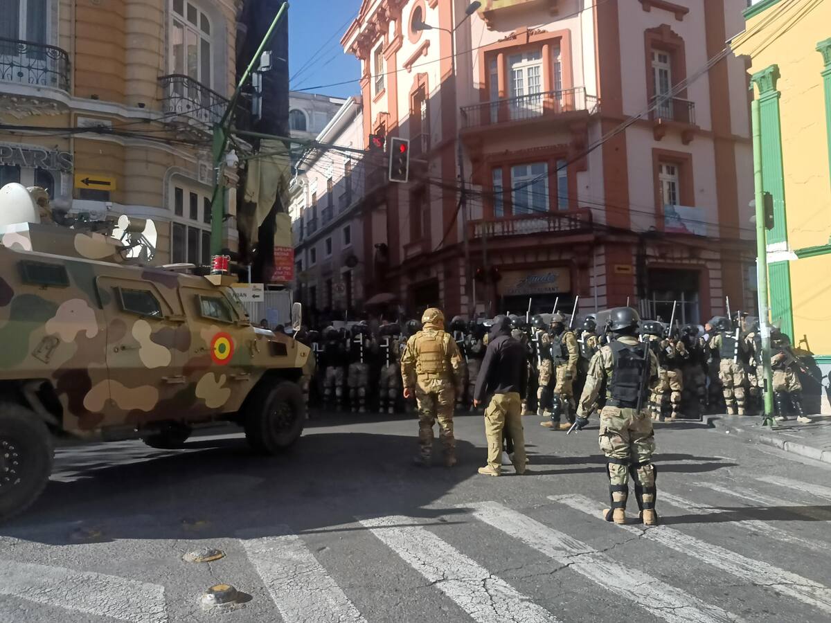 Golpe de Estado en Bolivia: Tanque militar entró a la fuerza a la sede del Ejecutivo