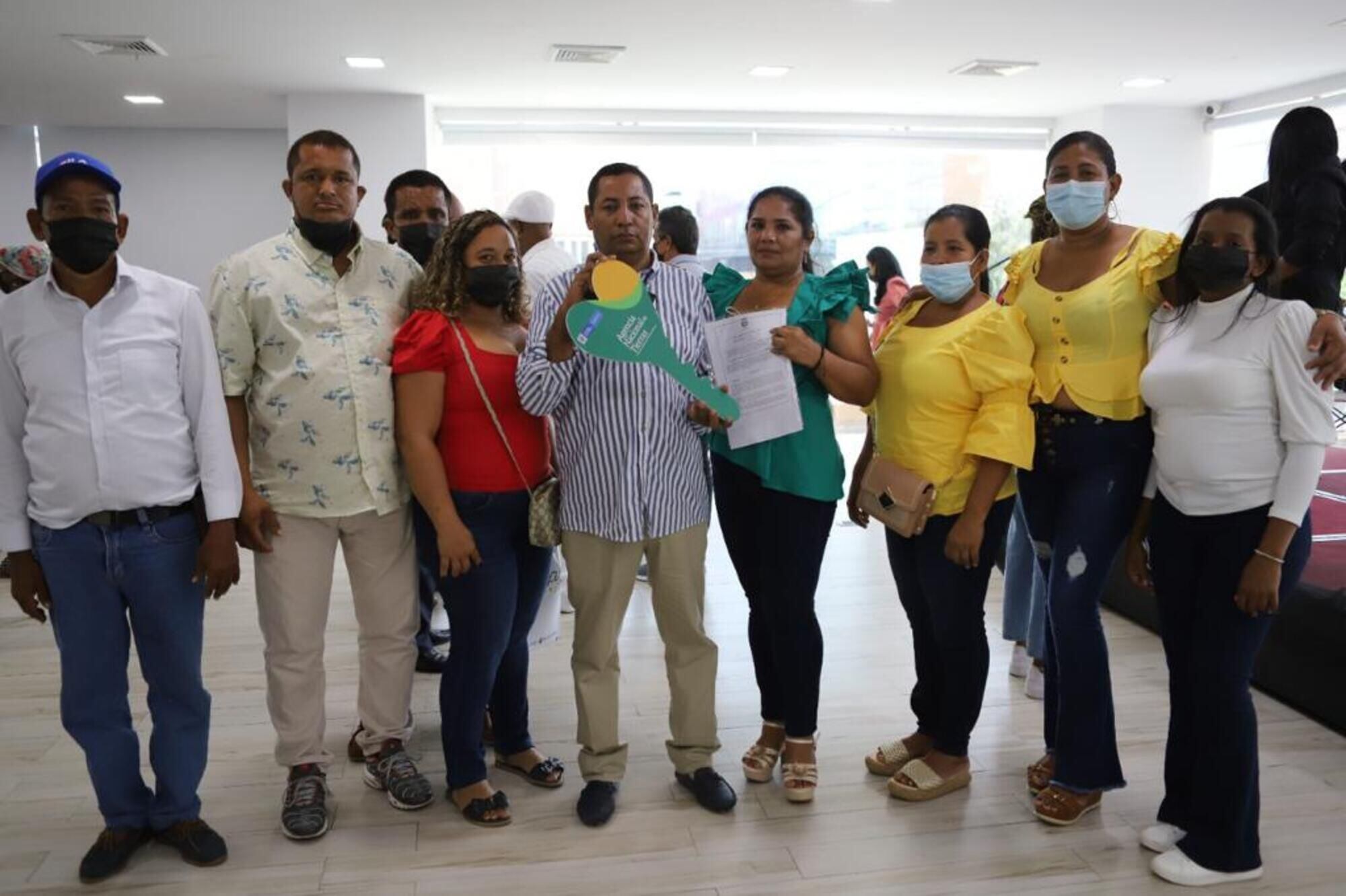 Entrega de títulos/ Agencia Nacional de Tierras