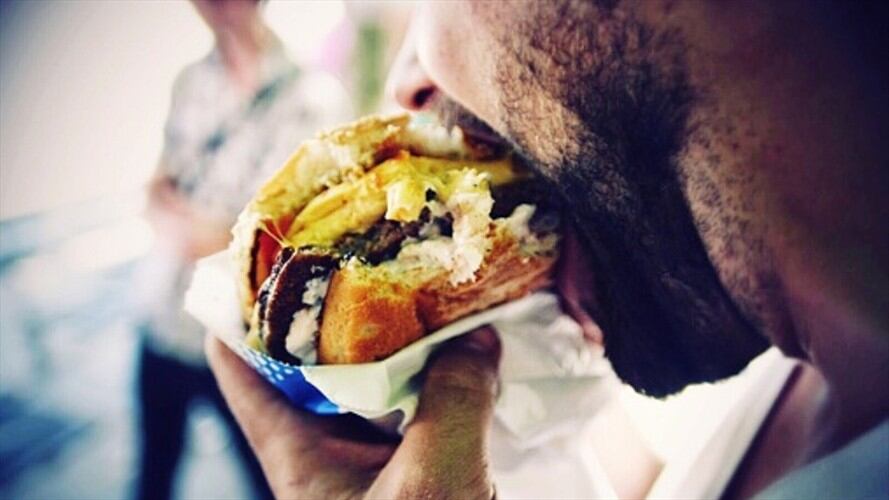 Un estudio de la Universidad de Michigan investigó los síntomas de las personas que habían hecho dieta para dejar la comida chatarra.. Foto: Getty Images