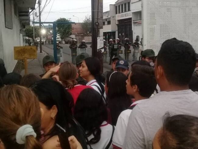 Después de 12 días del cierre de la frontera, los estudiantes han realizado varios intentos por llegar a los colegios en el Área Metropolitana de Cúcuta. Foto: Cortesía Javier Tarazona