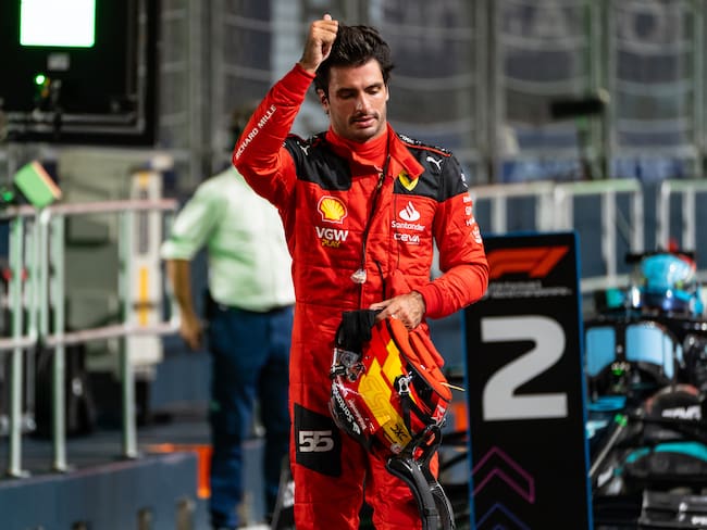 Carlos Sainz después de conseguir la pole position en le GP de Singapur (Photo by Zakaria Zainal/Anadolu Agency via Getty Images)