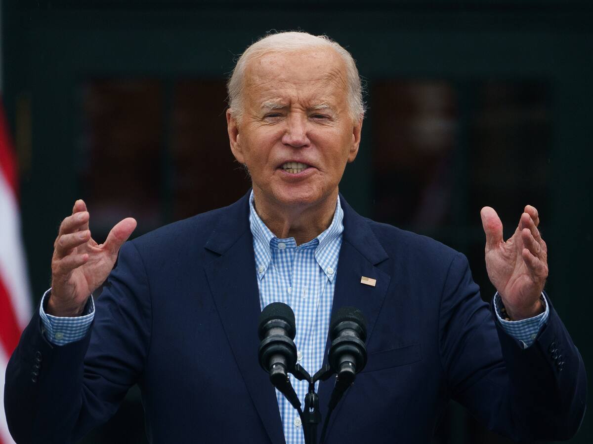 NYT asegura que asesores de Biden buscan forma de convencerlo para su retiro