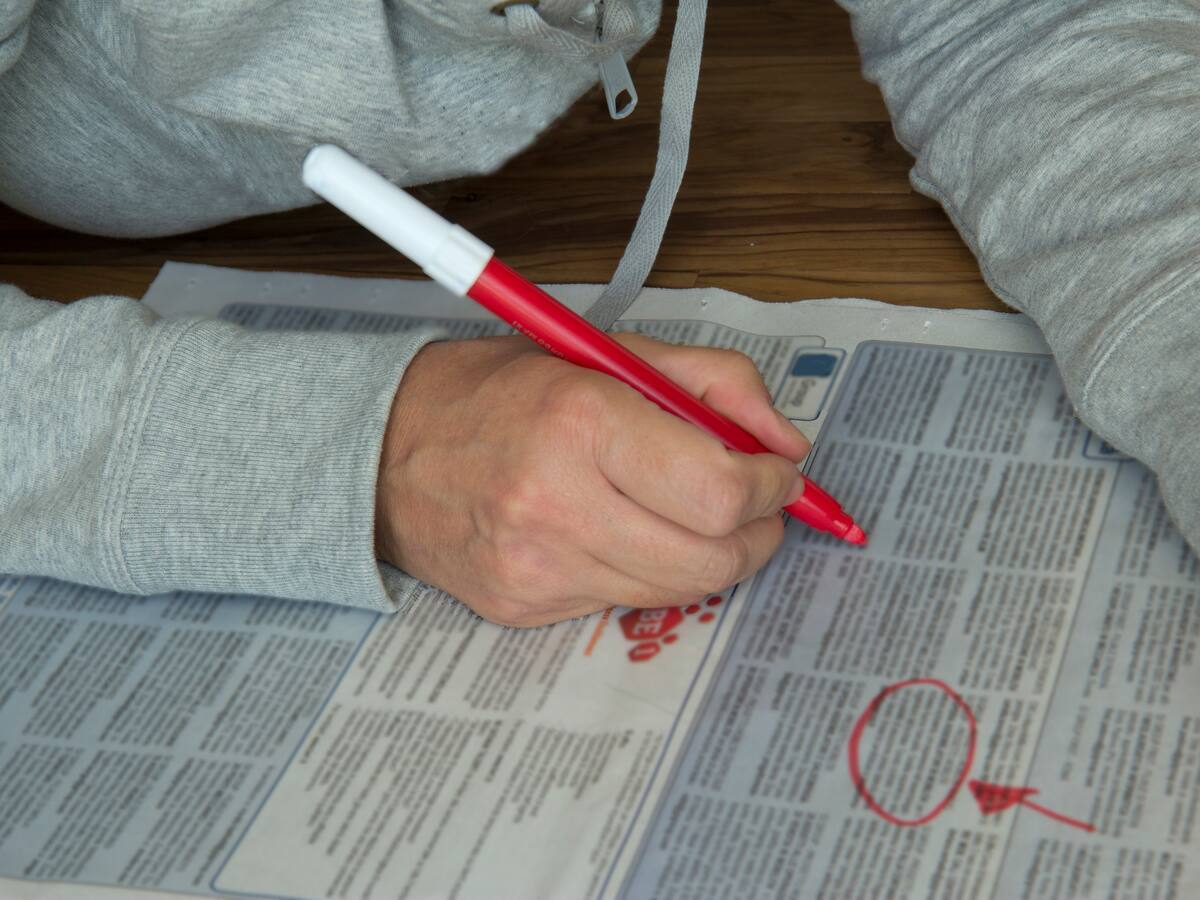 Más de 1.900 vacantes de empleo para electricistas, mecánicos y auxiliares de cocina