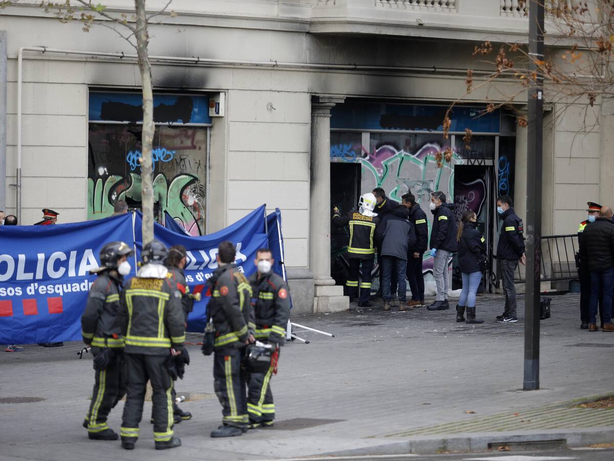 Cuatro personas, entre ellos un bebé, murieron en un incendio en un local comercial en Barcelona
