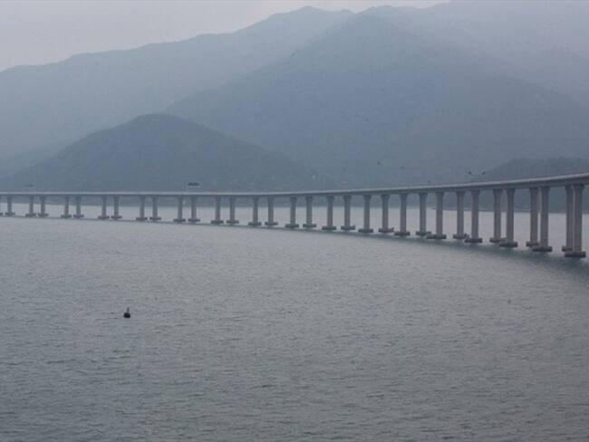 El puente, uno de los proyectos más complejos realizados por la ingeniería humana, abrirá al tráfico mañana.. Foto: Agencia EFE