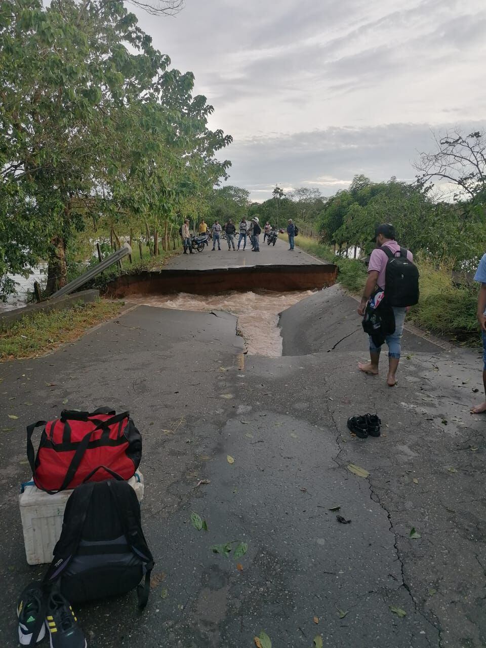 Puente colapsado en Ayapel. Cortesía comunidad de Ayapel, Córdoba.