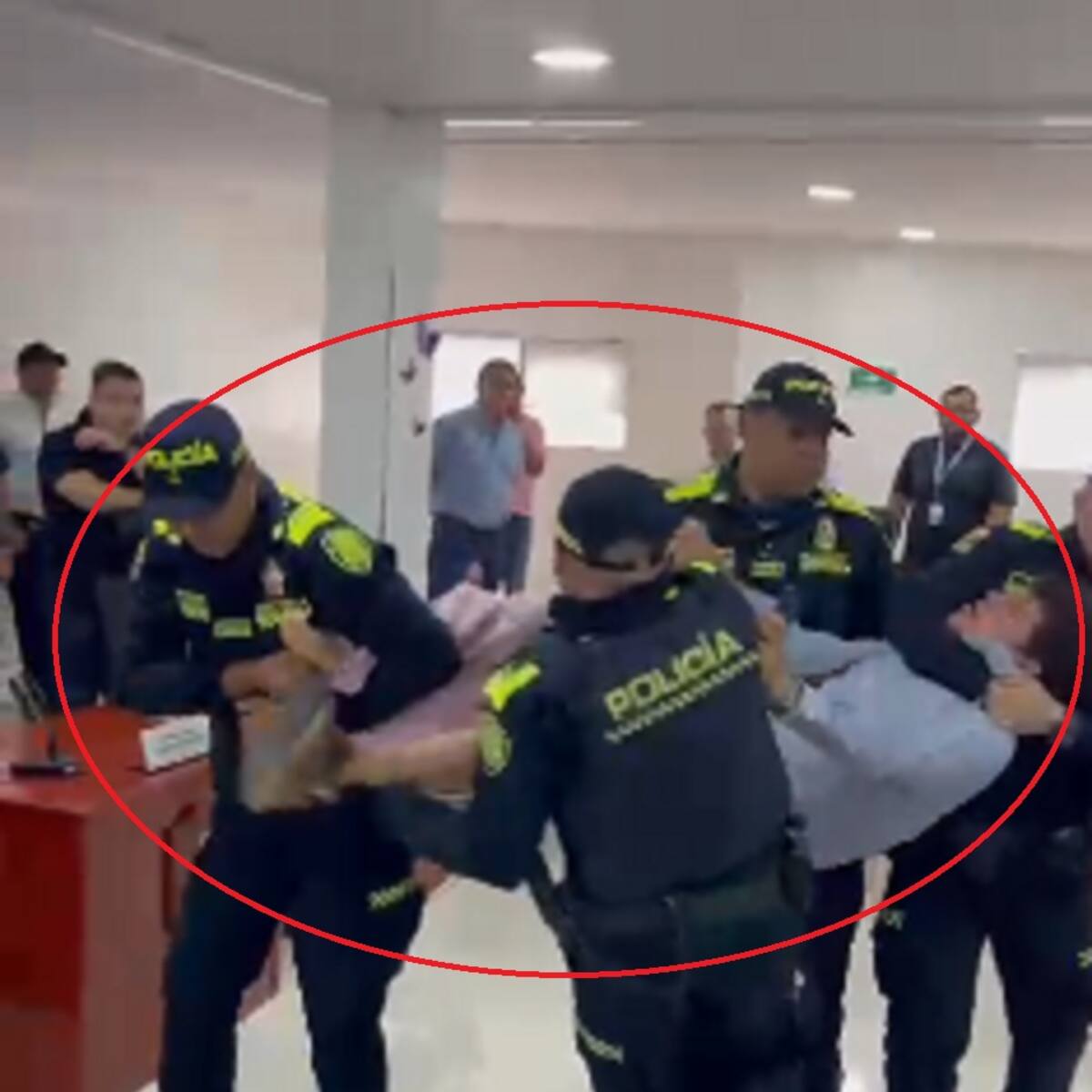 Buscan excusas para silenciarme: Miguel Martínez, concejal de Santa Marta, denuncia abuso policial