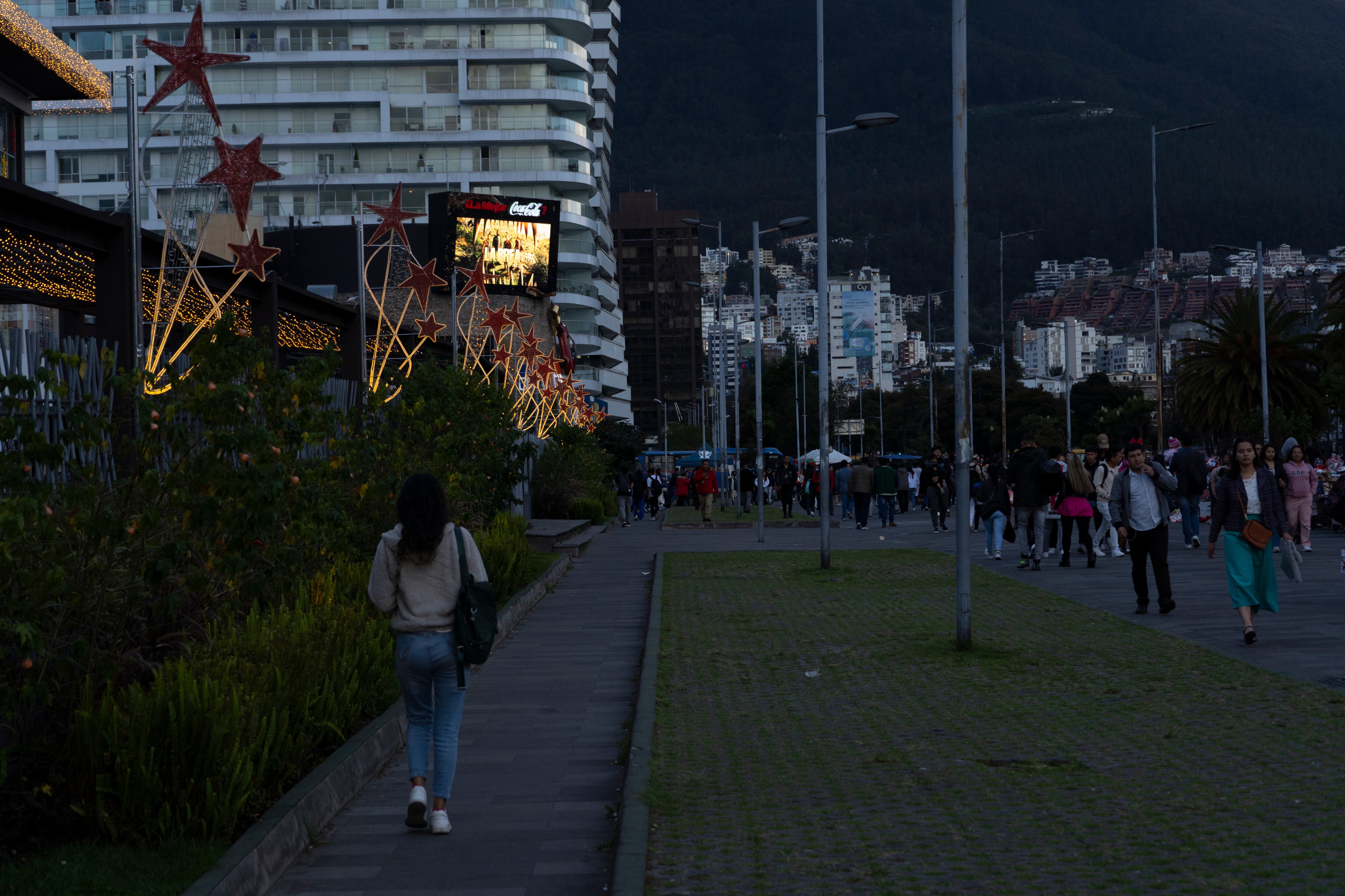 Cortes de luz en QUITO: FOTO EFE/Gianna Benalcázar