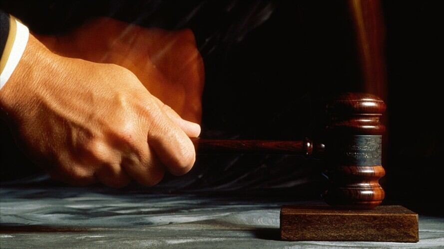 La sentencia también contempla el pago de una multa de 540.6 salarios mínimos legales mensuales vigentes, así como la inhabilitación para el ejercicio de derechos y funciones públicas por 60 meses.. Foto: Getty Images