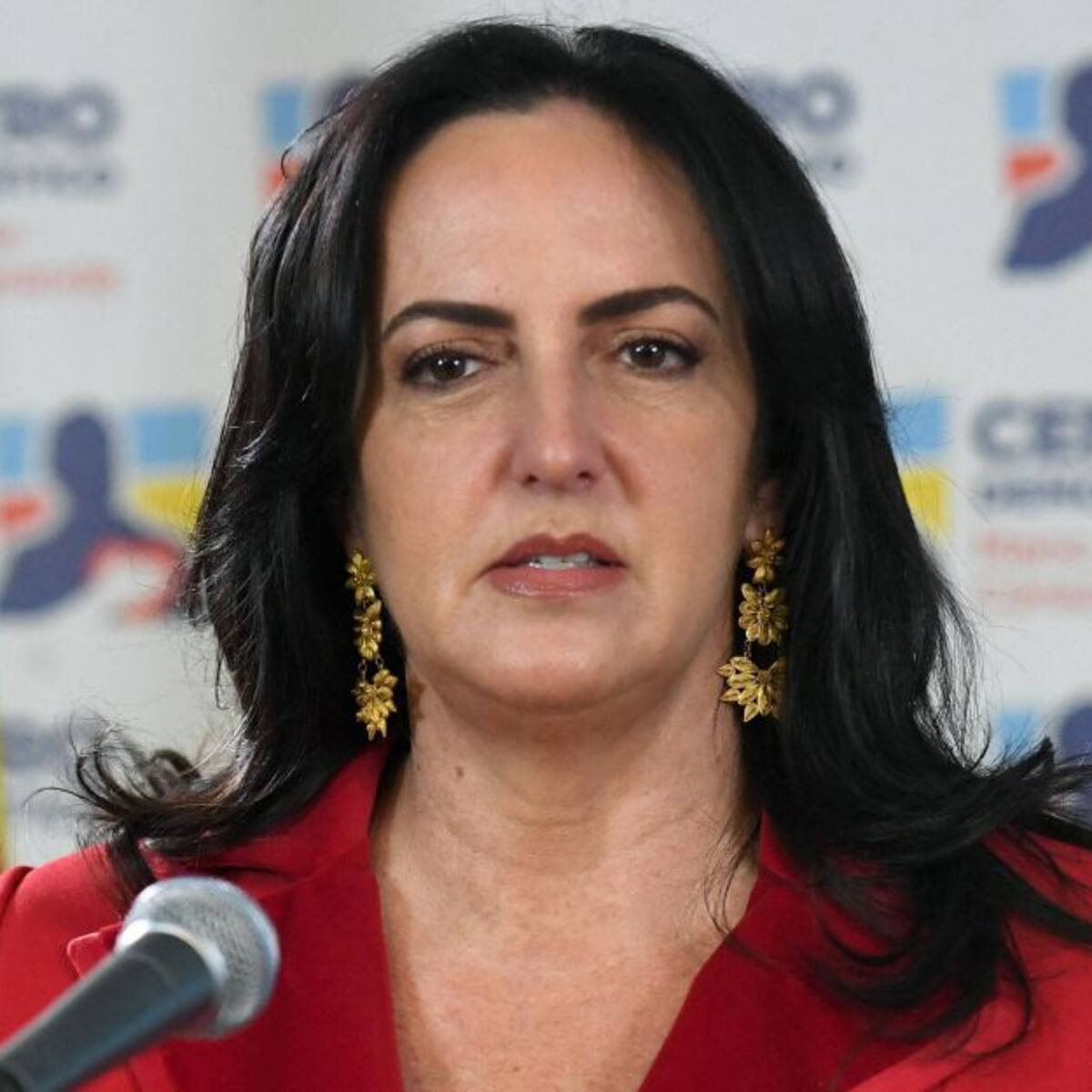 Cabal denuncia “murga” indígena en su casa promovida, según ella, desde el Gobierno