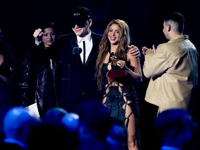 Shakira y Bizarrap en los Latin Grammy 2023.  (Photo by Samuel de Roman/WireImage)