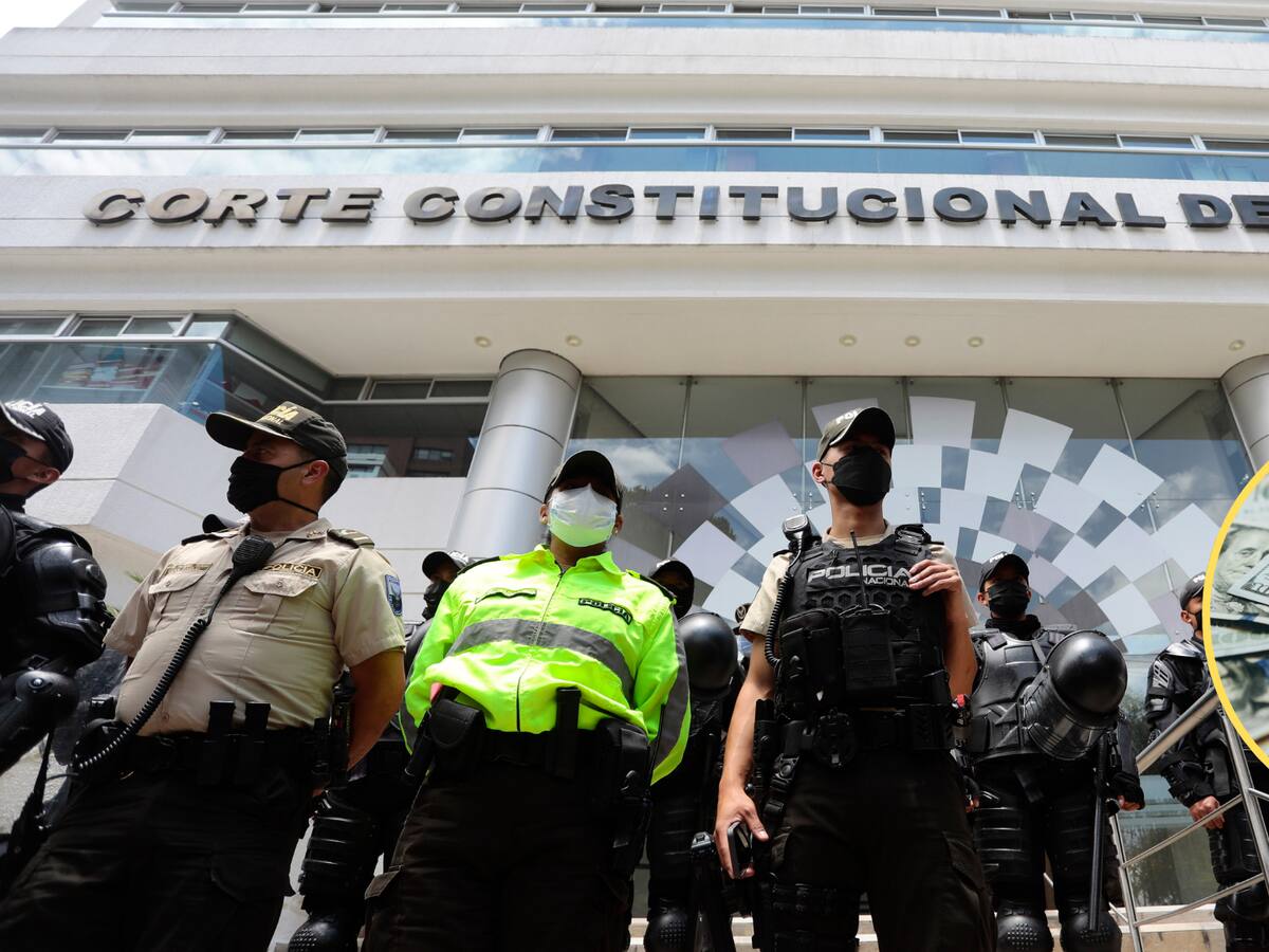 Ecuador tratará una enmienda a la Constitución para declarar al dólar como moneda oficial