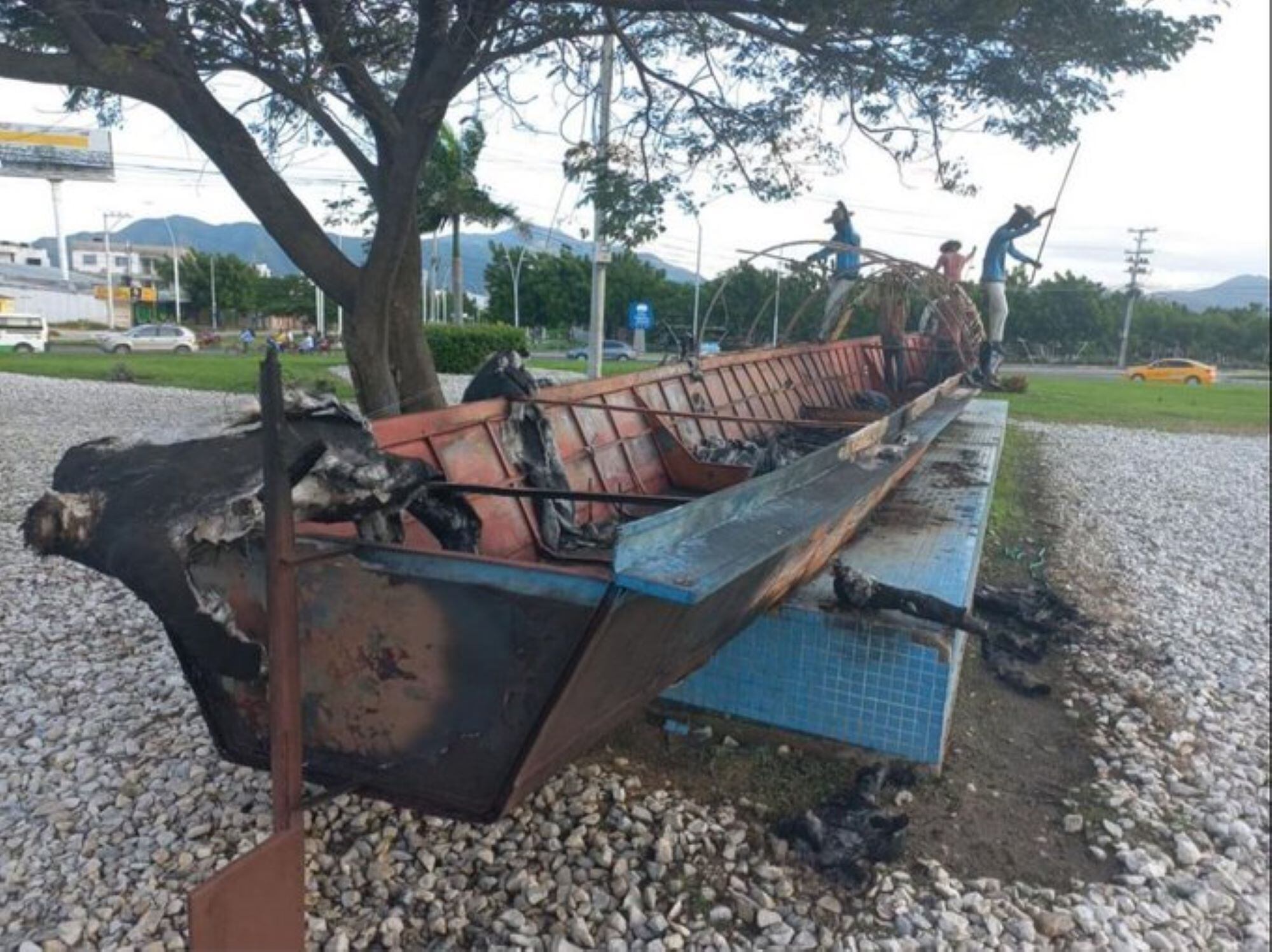 Así quedó el monumento luego de ser incendiado/ Alcaldía de Santa Marta 