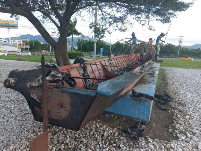 Así quedó el monumento luego de ser incendiado/ Alcaldía de Santa Marta