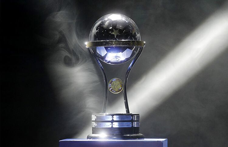 Trofeo de la Copa Sudamericana. Imagen tomada de página oficial de Conmebol.