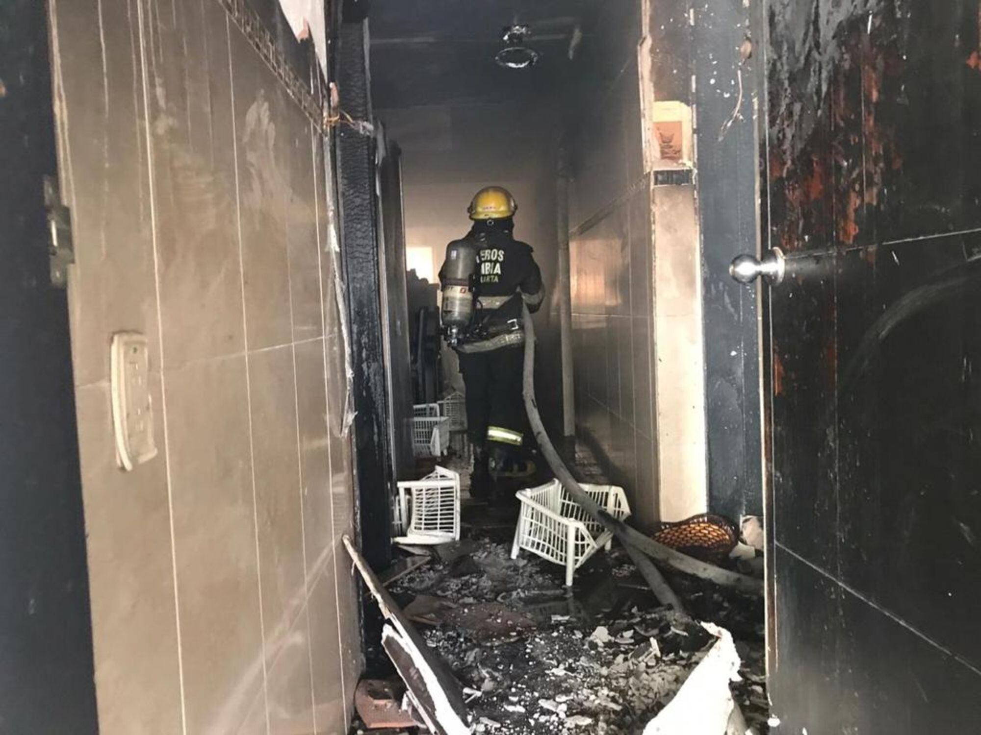Incendio en vivienda de Santa Marta/ Bomberos de Santa Marta 