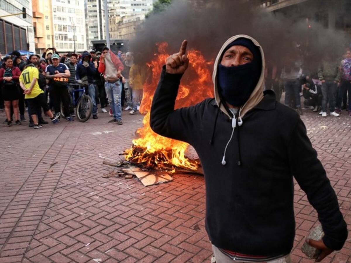 Menor de edad resultó herido con un explosivo durante las marchas en Medellín