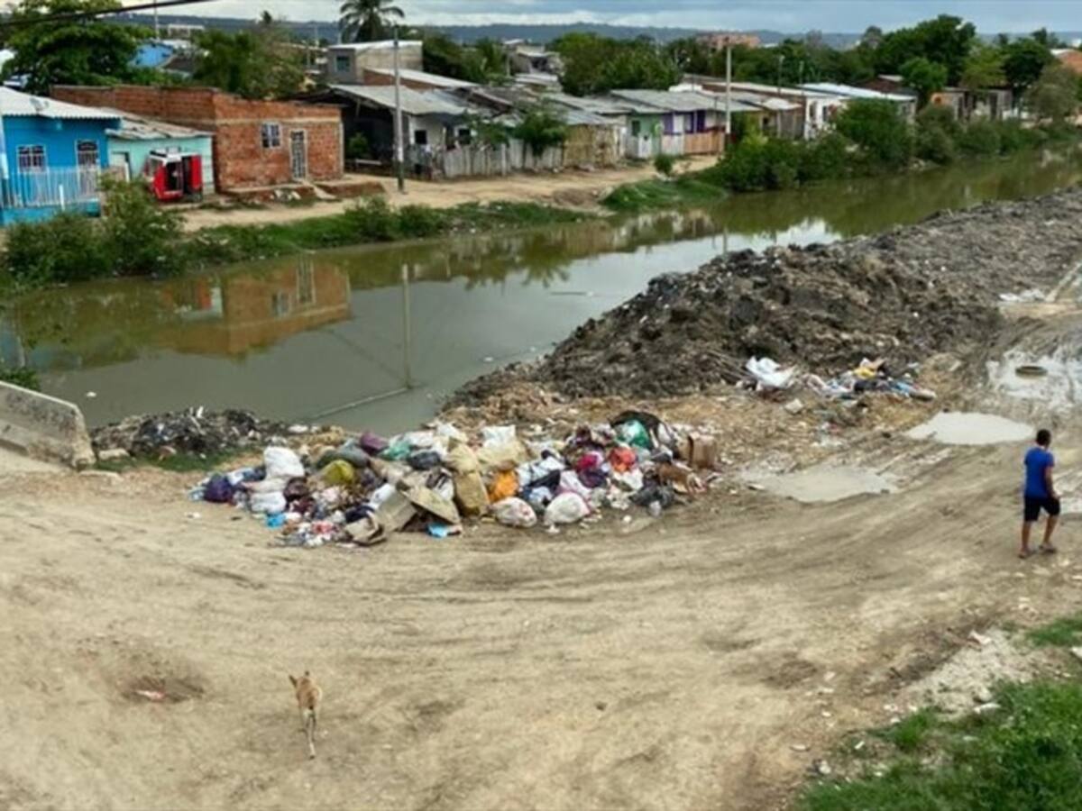 Denuncian fallas en limpieza de canal contratada por Cardique en Cartagena