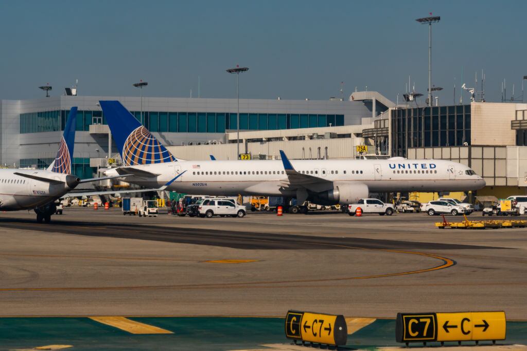 United Airlines Boeing 757-200 . (Photo by Alex Tai/SOPA Images/LightRocket via Getty Images)